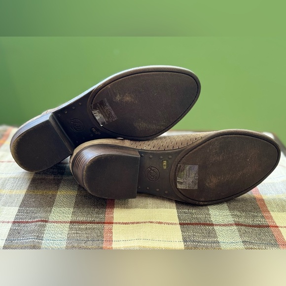 Lucky Brand Textured Taupe Ankle Booties - Picture 8 of 9